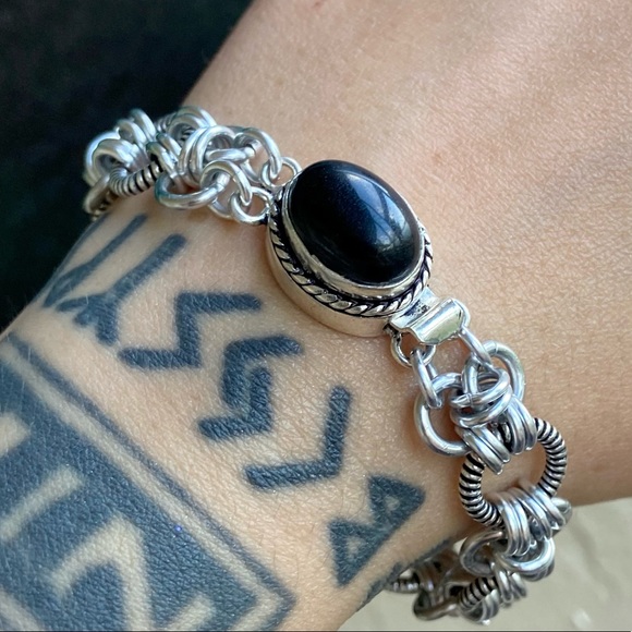 Maille onyx bracelet . Handmade maille chain & genuine onyx gemstone clasp - Picture 8 of 15